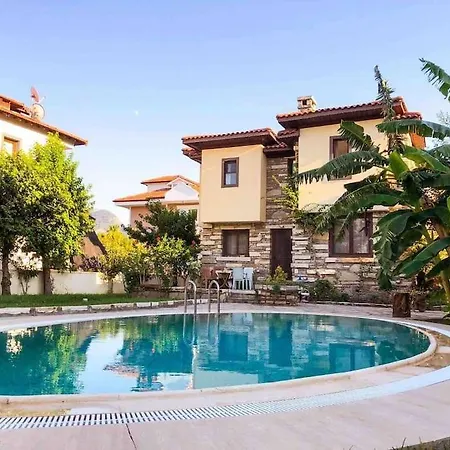Tas Center ,detached Garden & Pool فيلة