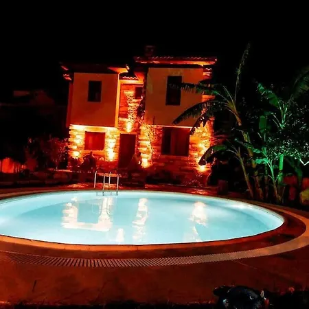 Tas Center ,detached Garden & Pool