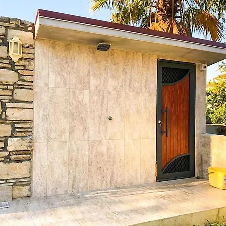 فيلة Tas Center ,detached Garden & Pool *