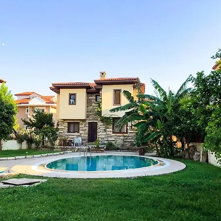 וילה Tas Center ,detached Garden & Pool דליאן